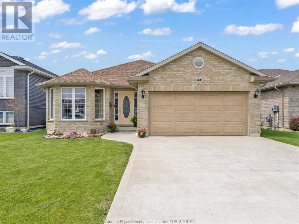 44 Regal DRIVE, Tilbury, Ontario N0P2L0 For Sale HouseSigma