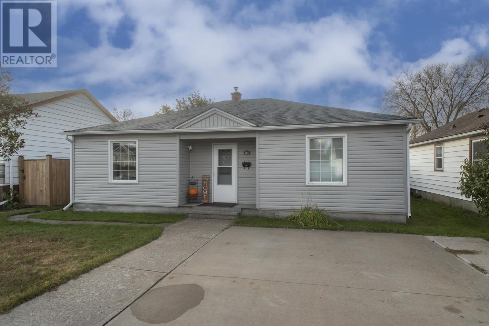 266 Brock ST E, Thunder Bay, Ontario P7E4H4 For Sale HouseSigma