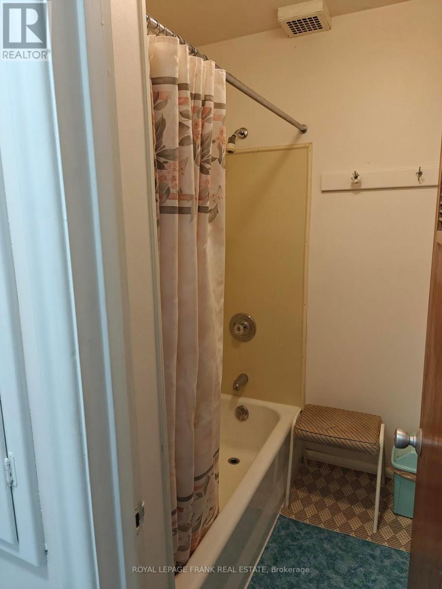 Unit Room 8 - ROOM #8 - 374 CENTRAL PARK BOULEVARD S, Oshawa 5