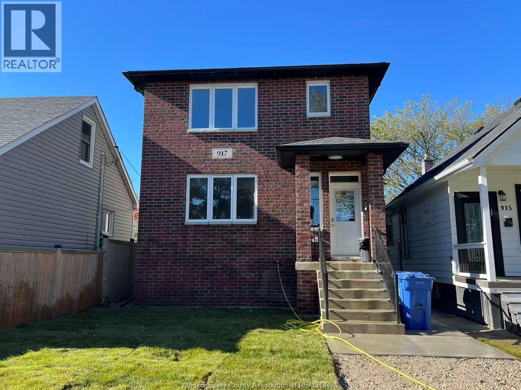 Unit Front - 917 Mckay AVENUE, Windsor 2