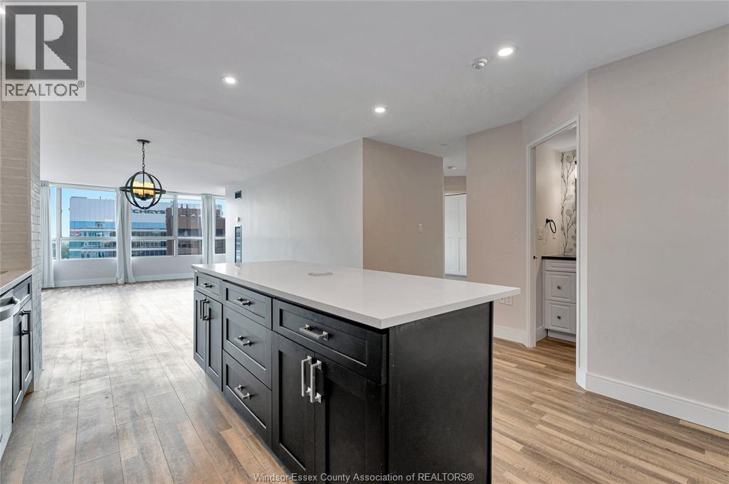 Unit 1902 - 75 RIVERSIDE DRIVE East, Windsor 4