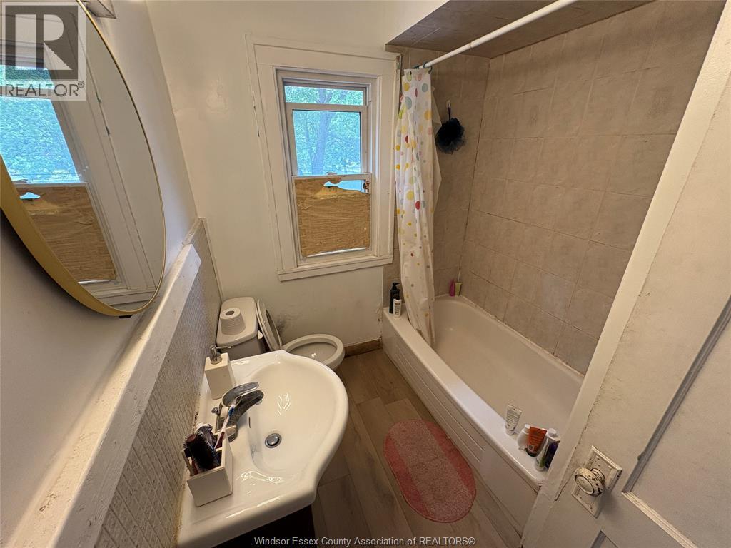 Unit UPPER - 3046 ALEXANDER, Windsor 3