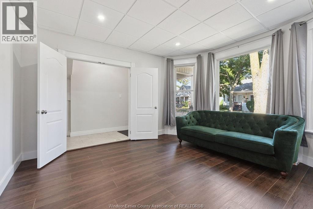 Unit MAIN FLOOR - 855 LINCOLN, Windsor 4