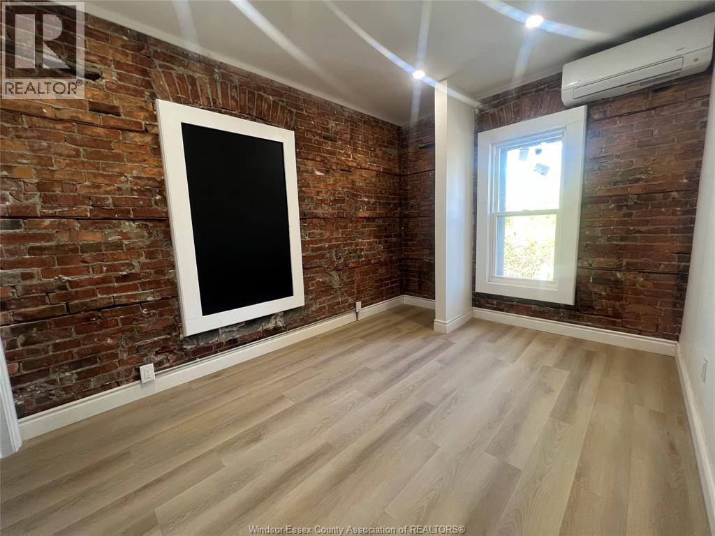 Unit LOWER - 429 WYANDOTTE, Windsor 2