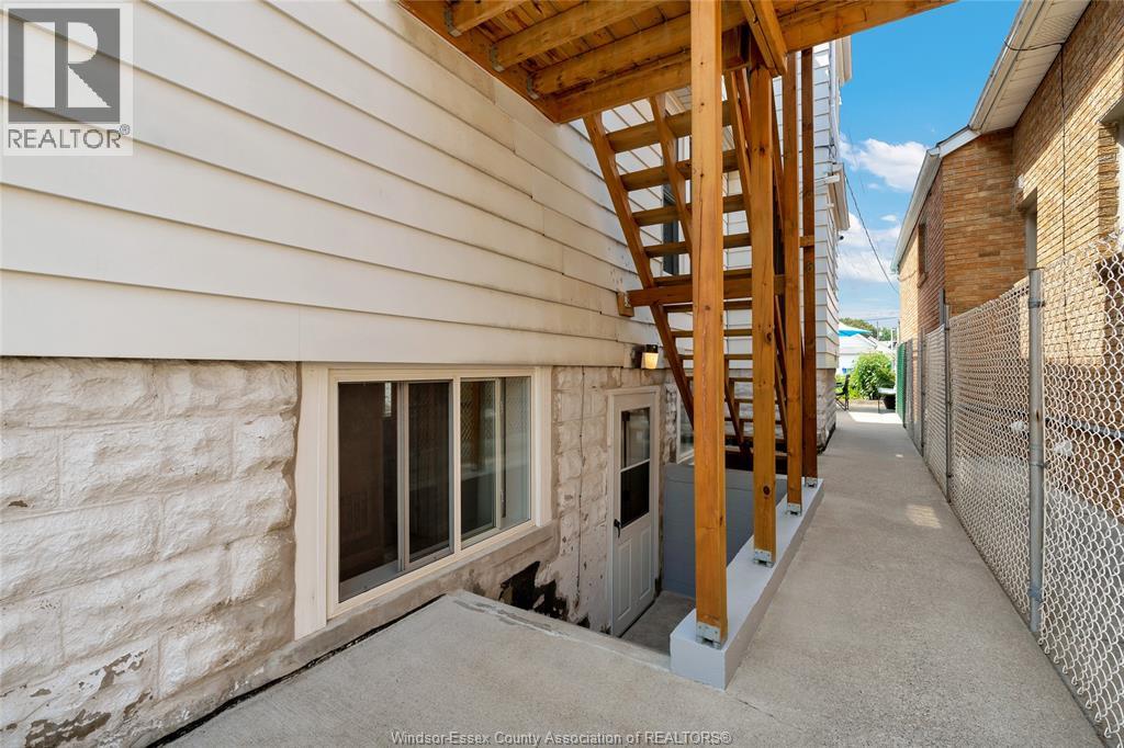 Unit LOWER - 881 PARENT AVENUE, Windsor 2