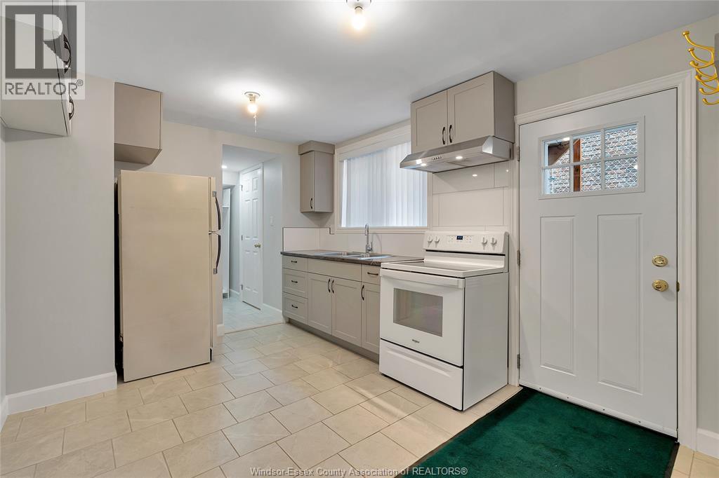 Unit LOWER - 881 PARENT AVENUE, Windsor 3
