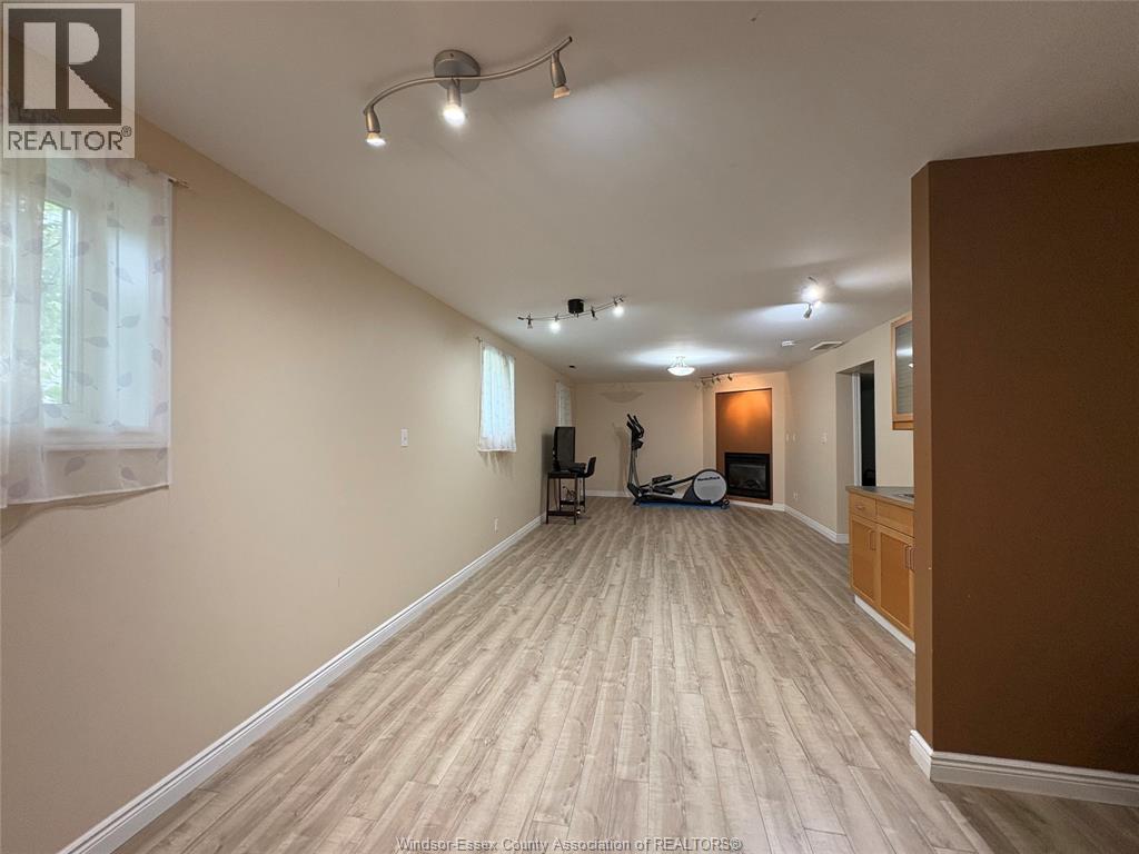 Unit LOWER - 2141 LONGFELLOW, Windsor 5