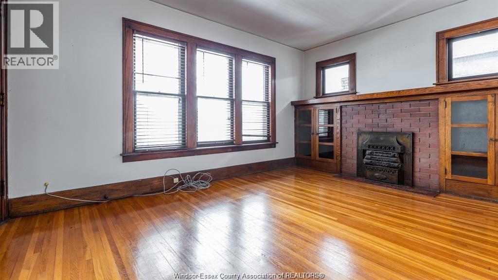 Unit LOWER - 533 MOY AVENUE, Windsor 4