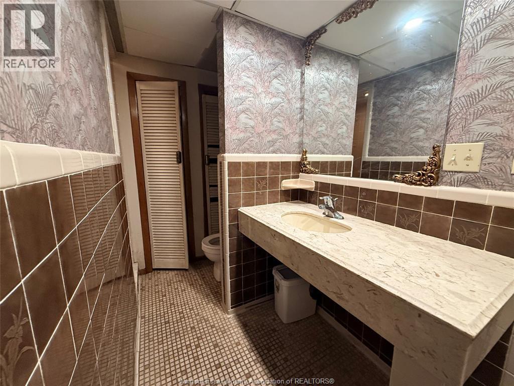 Unit BASEMENT - 2450 ACADEMY DRIVE, Windsor 4