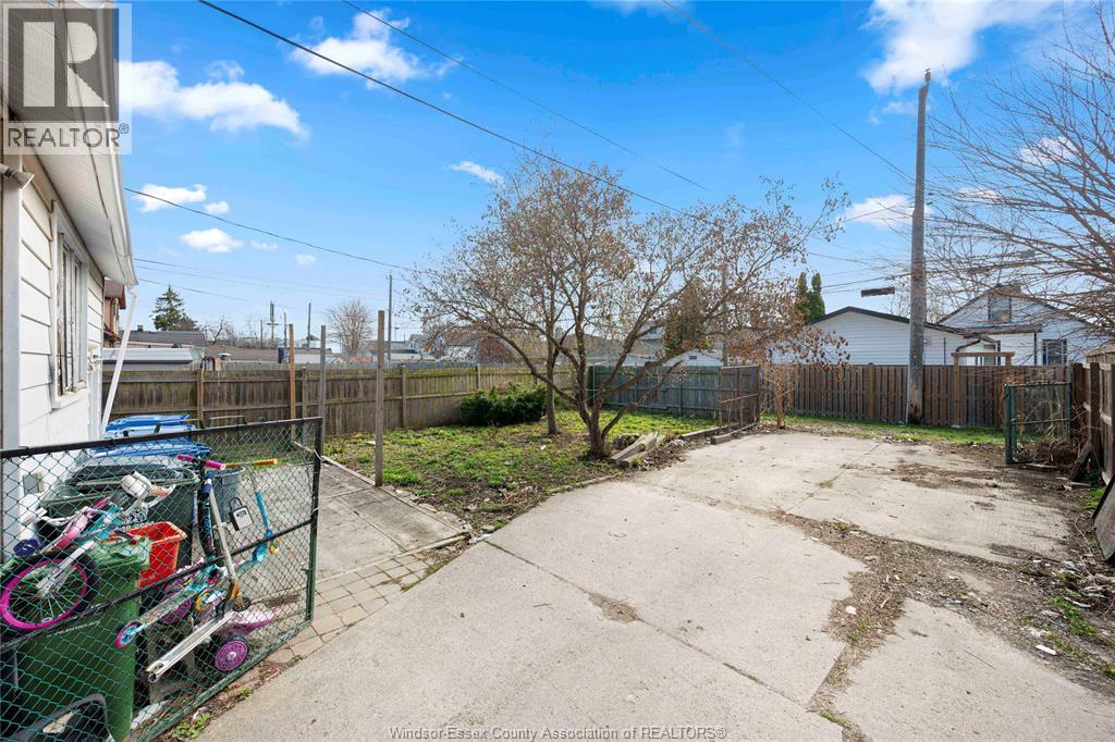 Unit MAIN UNIT - 1839 ST.LUKE, Windsor 4