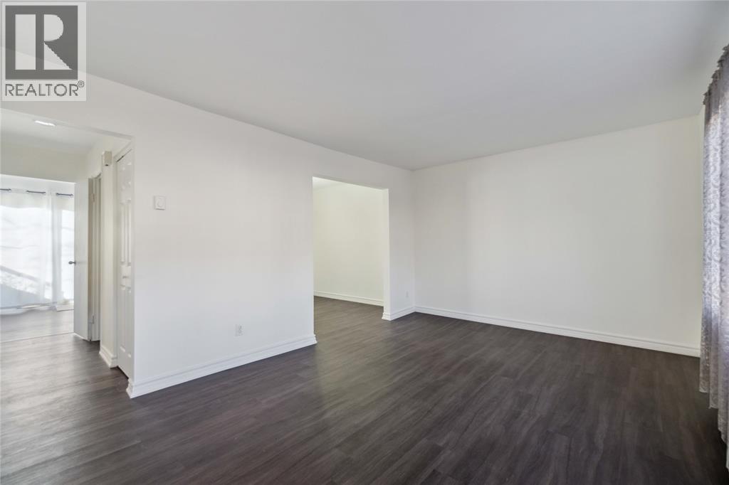 Unit 3 - 885 Carleton PLACE, Sarnia 2