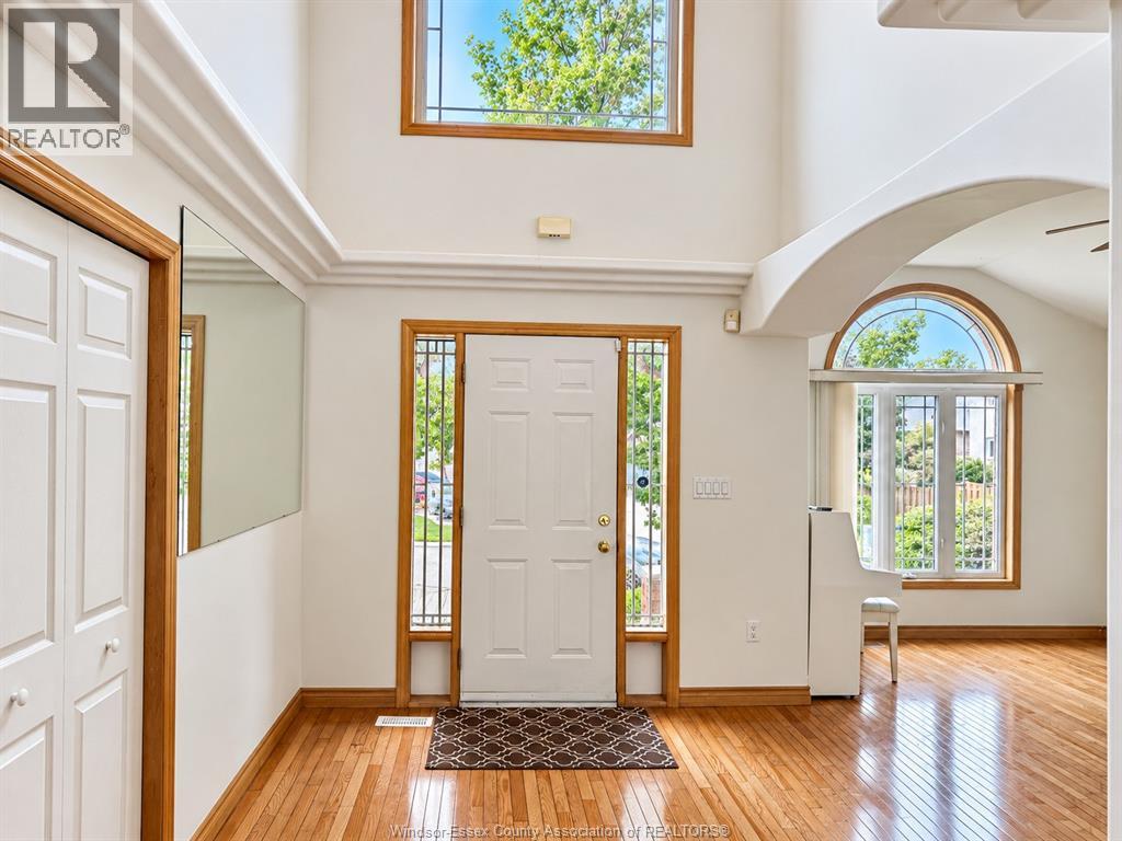 512 JOHN HARVEY, Windsor 2