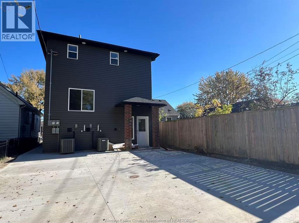 Unit Back Room 2 - 917 Mckay AVENUE, Windsor 2