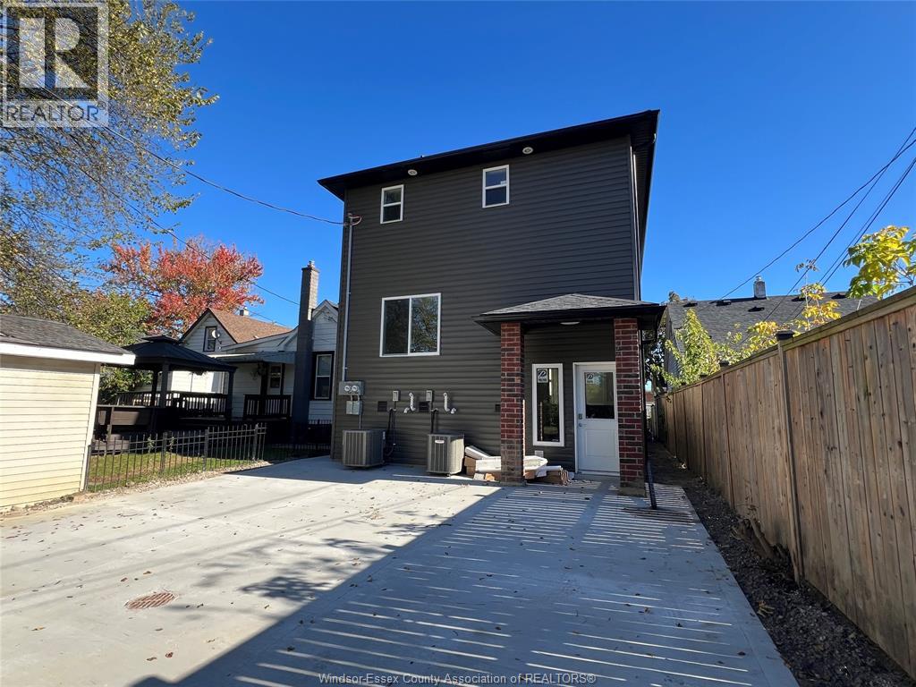Unit Back Room 2 - 917 Mckay AVENUE, Windsor 3