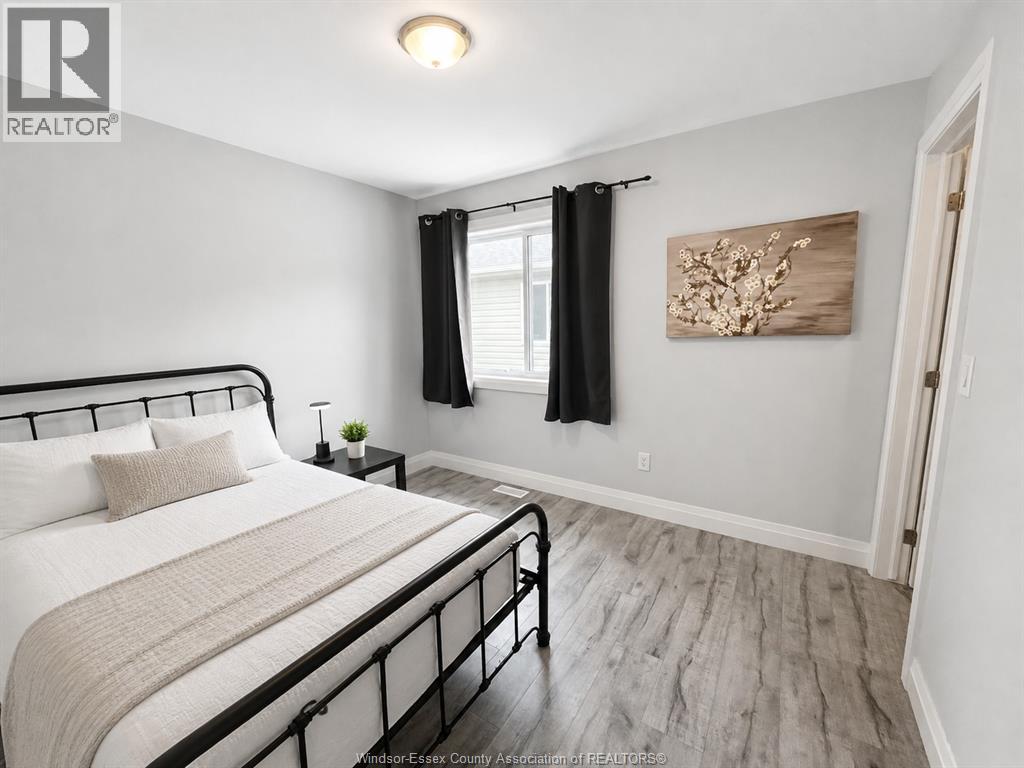 521 CAMPBELL AVENUE, Windsor 2
