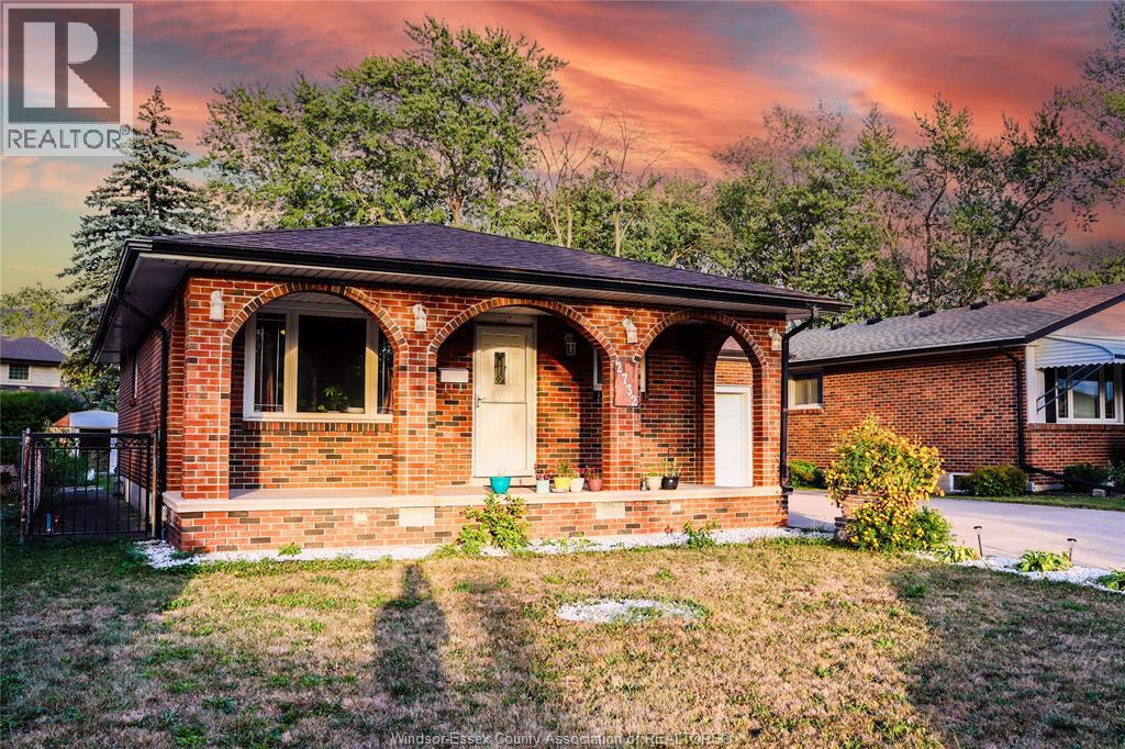 2732 ARMSTRONG AVENUE, Windsor 2