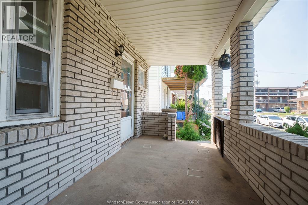 950 ELSMERE, Windsor 3
