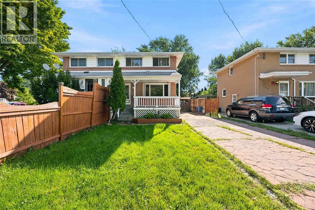 690 KEMBER AVENUE, Sarnia 3