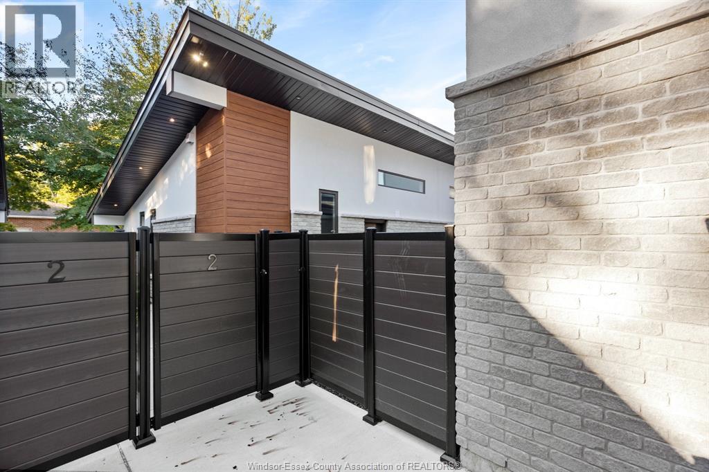 Unit 2 - 1825 EDGEMORE, LaSalle 5