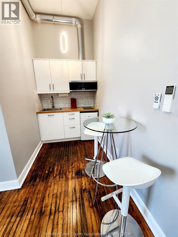 Unit 3 - 1154 Wyandotte STREET East, Windsor 4