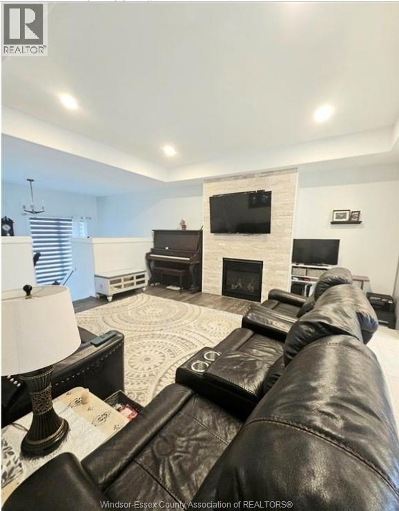 724 FALERIA STREET, Lakeshore 2