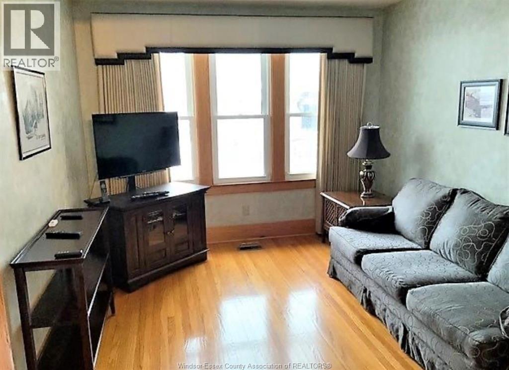 972 PARENT, Windsor 5