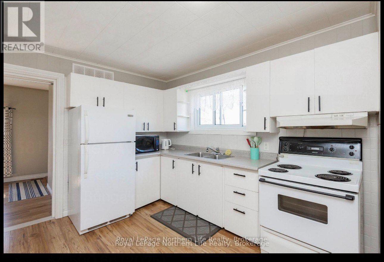 581A BANNER AVENUE, North Bay (Ferris) 5