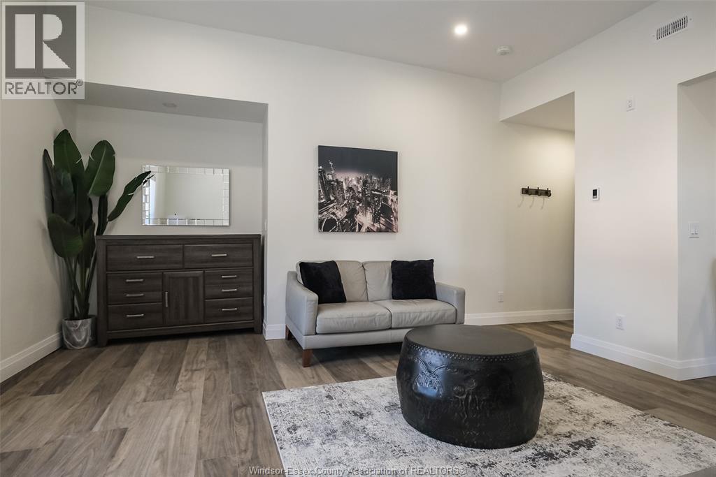 Unit 1 - 1231 UNIVERSITY AVENUE, Windsor 4