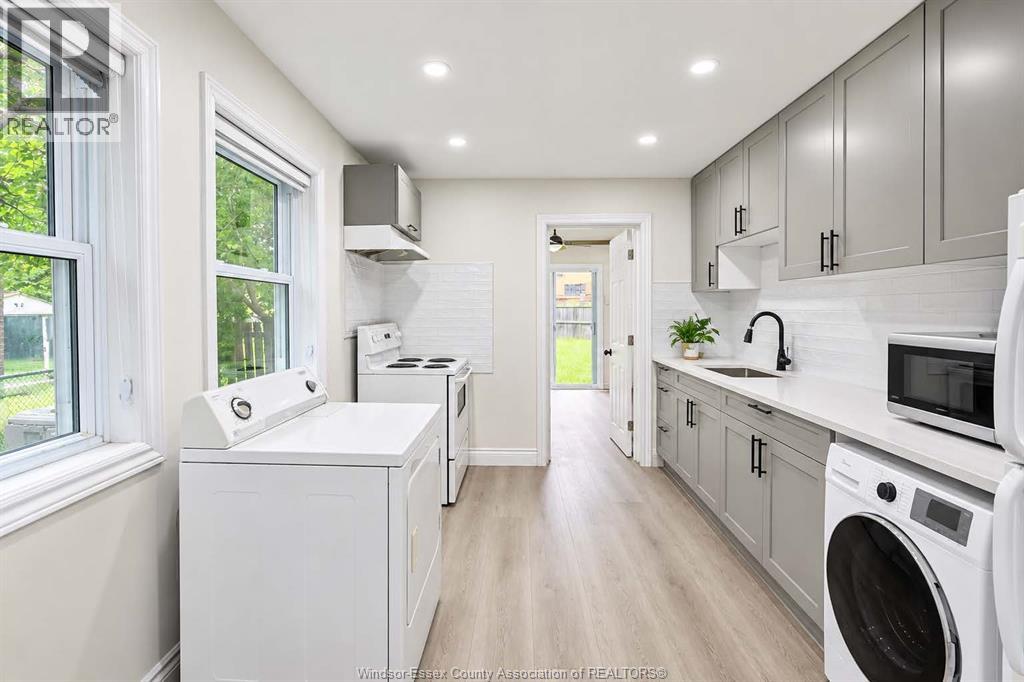 3272 EDISON STREET, Windsor 4