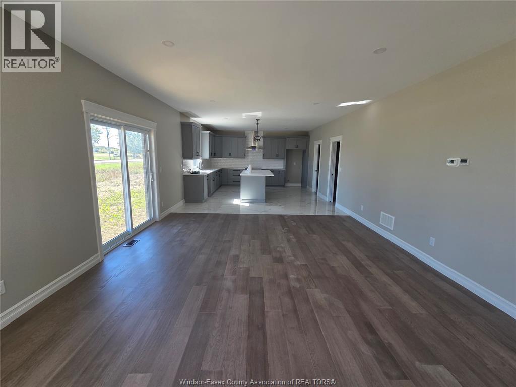 4410 BELMONT, Comber 2