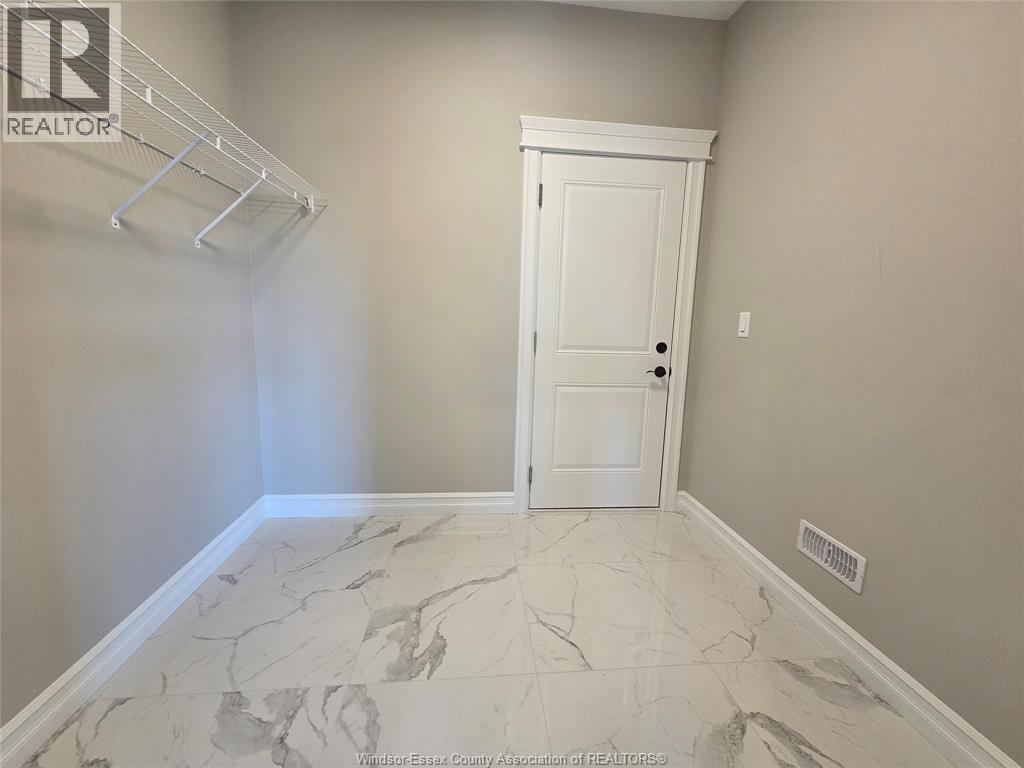4410 BELMONT, Comber 3