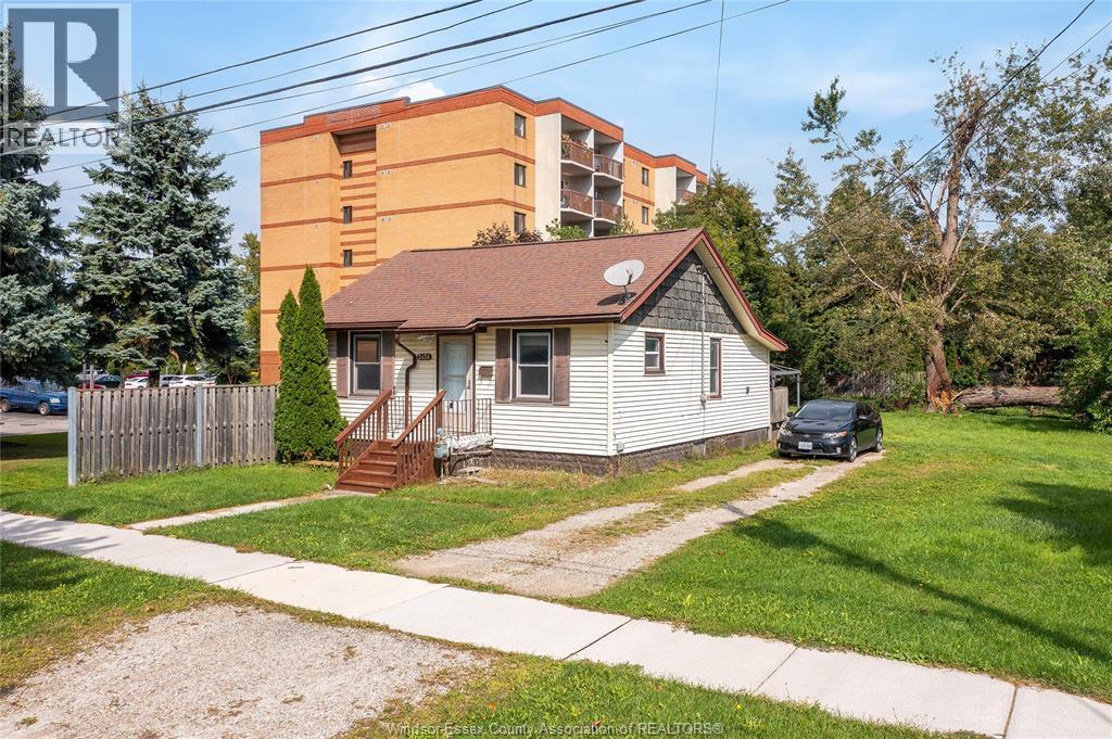 2454 JOS ST. LOUIS AVENUE, Windsor 2