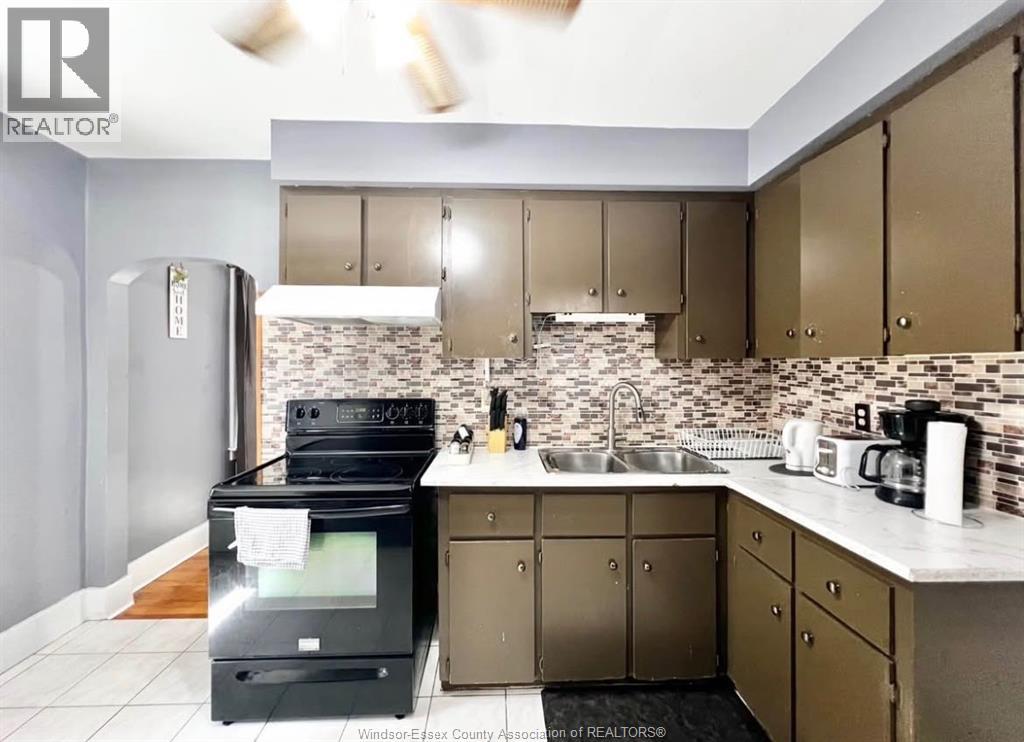 1484 LANGLOIS AVENUE, Windsor 4
