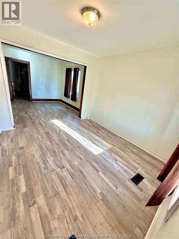 2244 HOWARD, Windsor 3
