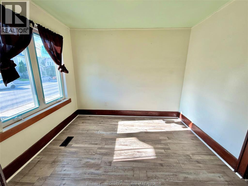 2244 HOWARD, Windsor 4