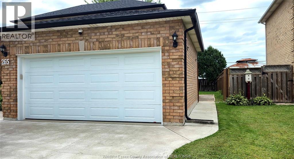 Unit LOWER - 265 GERALDINE CRESCENT, Windsor 1