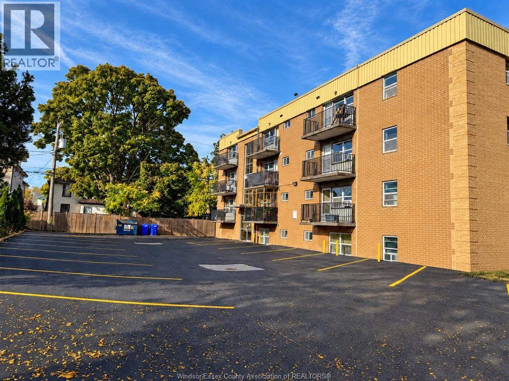 Unit 105 - 2035 UNIVERSITY AVENUE West, Windsor 1