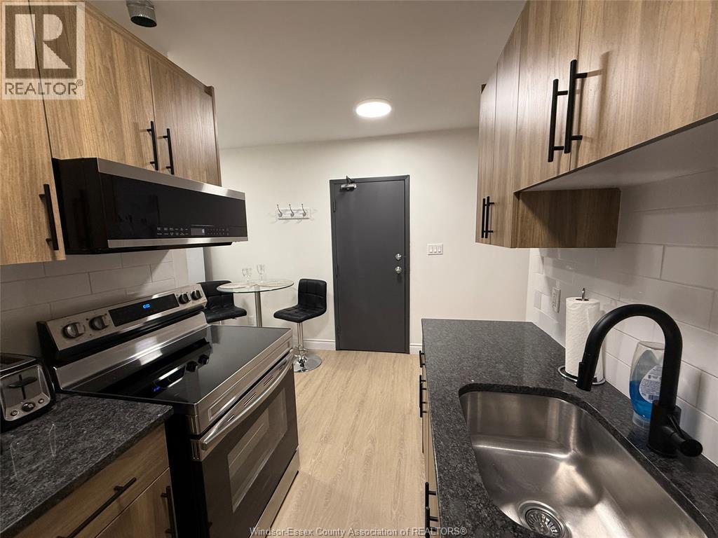 Unit 3 - 808 OTTAWA STREET, Windsor 4