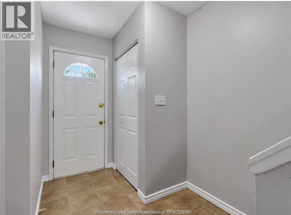 6732 Roseville Garden DRIVE, Windsor 2