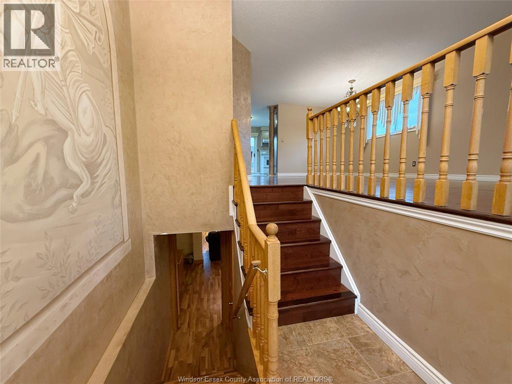 546 COMPTON COURT, Windsor 2
