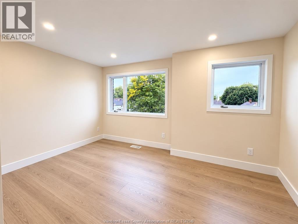2422 BERNARD, Windsor 5