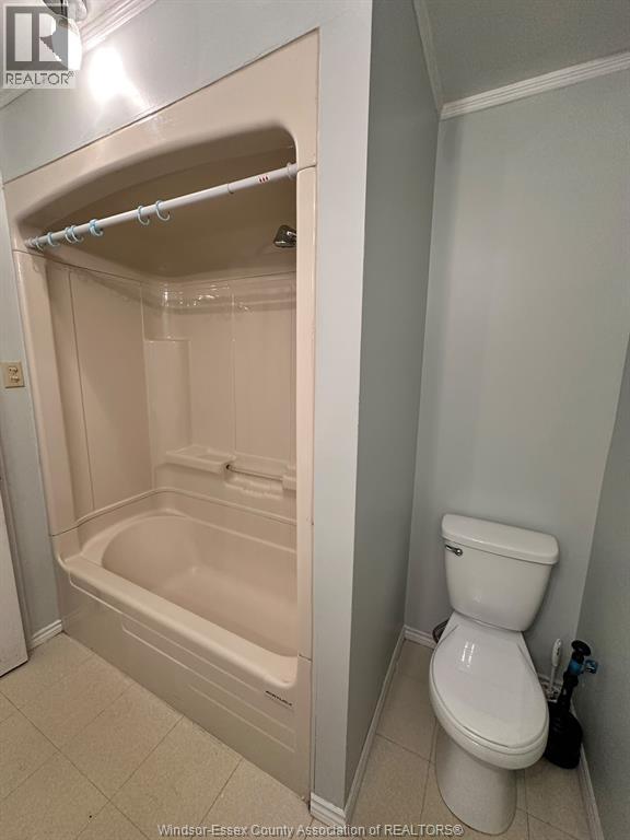 Unit MAIN - 4060 CHURCHILL, Windsor 5