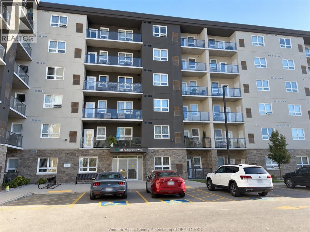 Unit 412 - 550 Park AVENUE West, Chatham 1