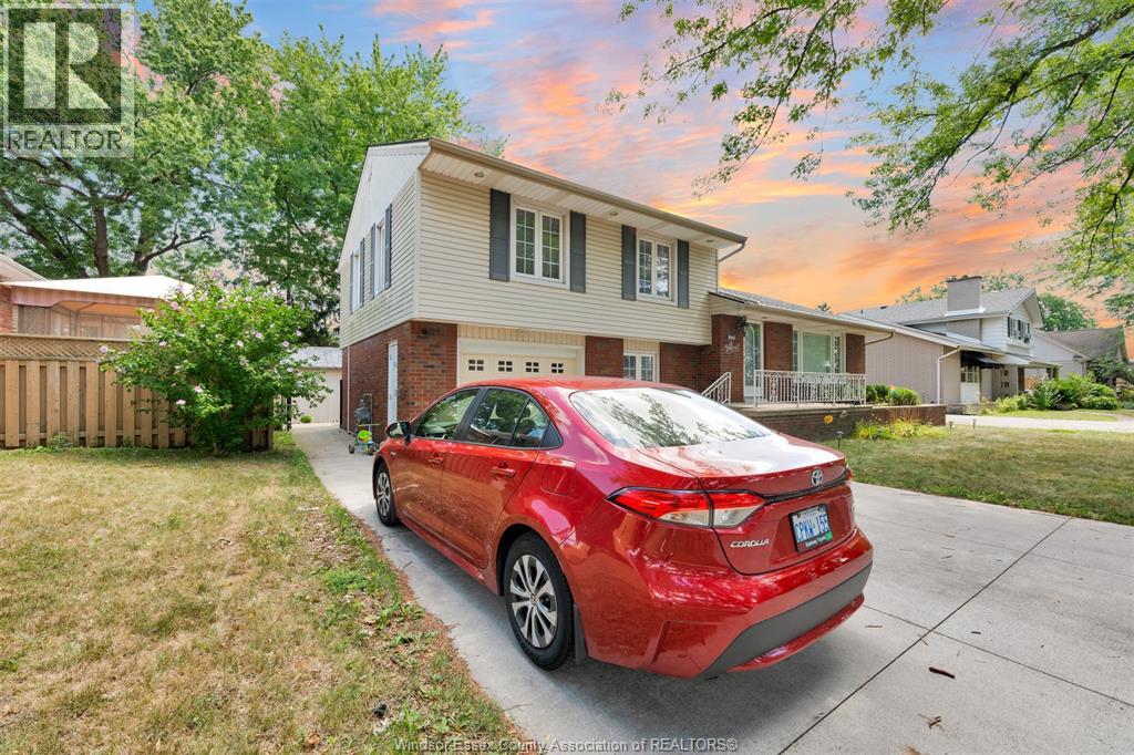 4340 MOUNT ROYAL DRIVE, Windsor 4