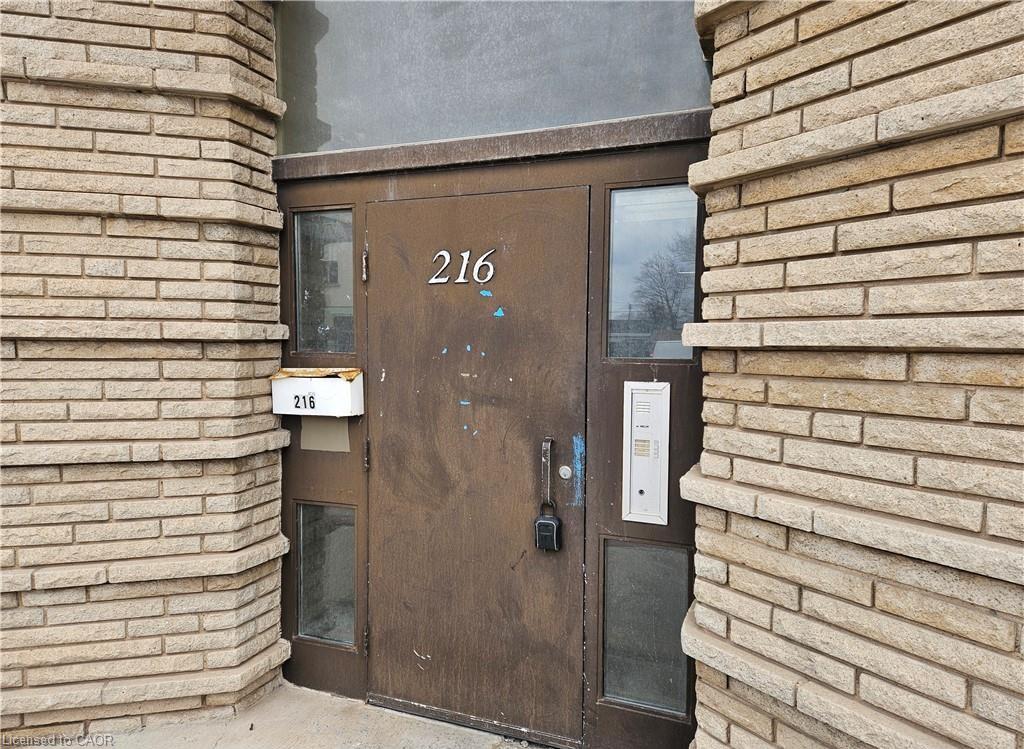 Unit 4 - 216 Parkdale Avenue N, Hamilton 2