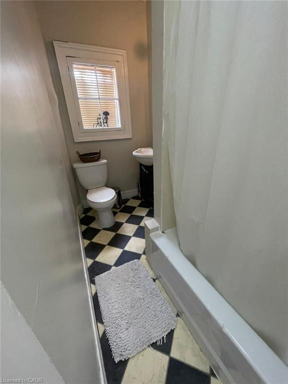 Unit 2 - 80 Byron Avenue E, London 5