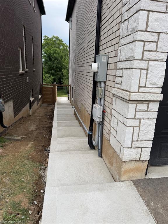 27 Deerfield Lane, Ancaster 3