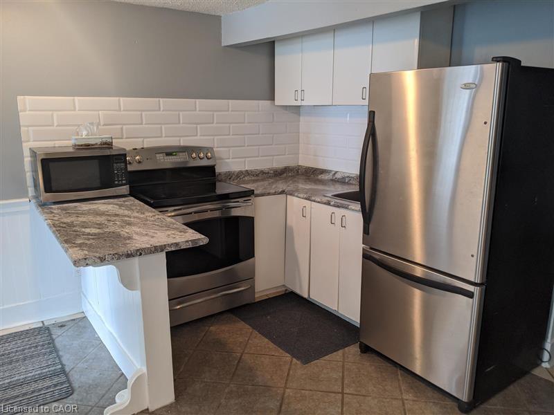 Unit LOWER - 98 West Avenue N, Hamilton 5