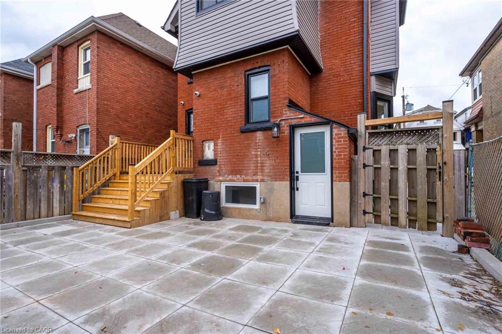 Unit 1 - 204 Balsam Avenue S, Hamilton 2