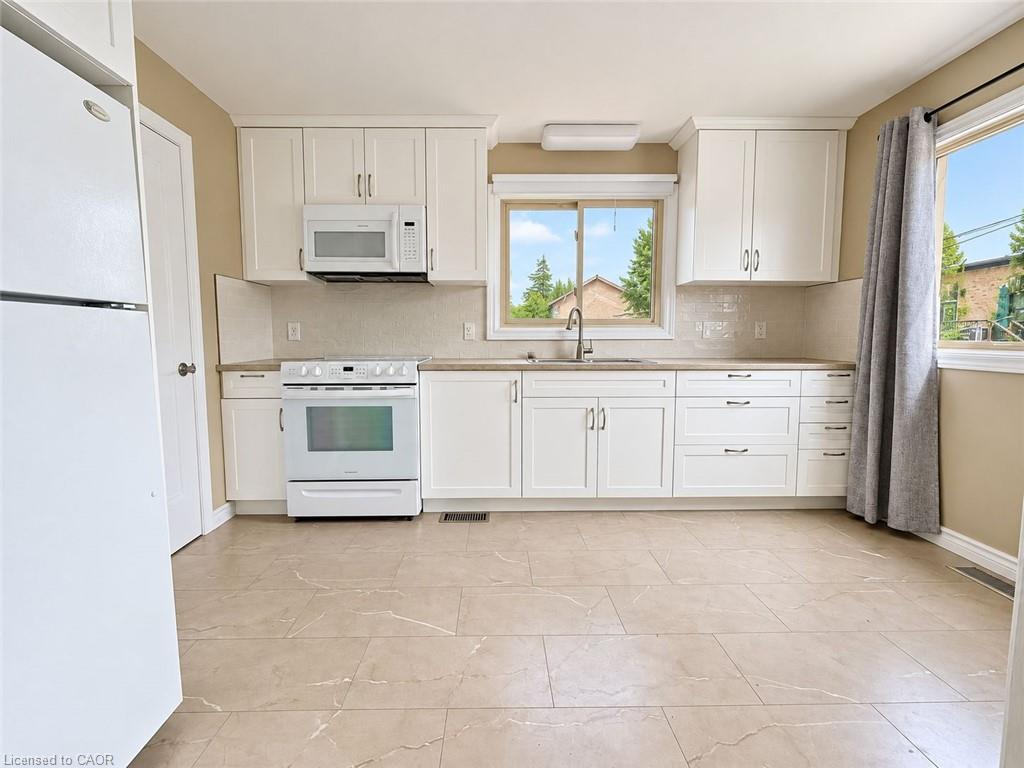 Unit UPPER - 16 Stanley Street, North Dumfries 5
